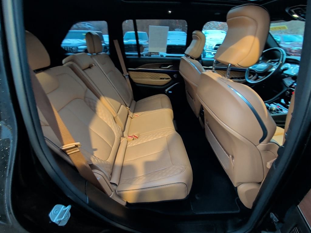 Certified 2022 Jeep Grand Cherokee Summit w/ Adv Protech Group IV image 16