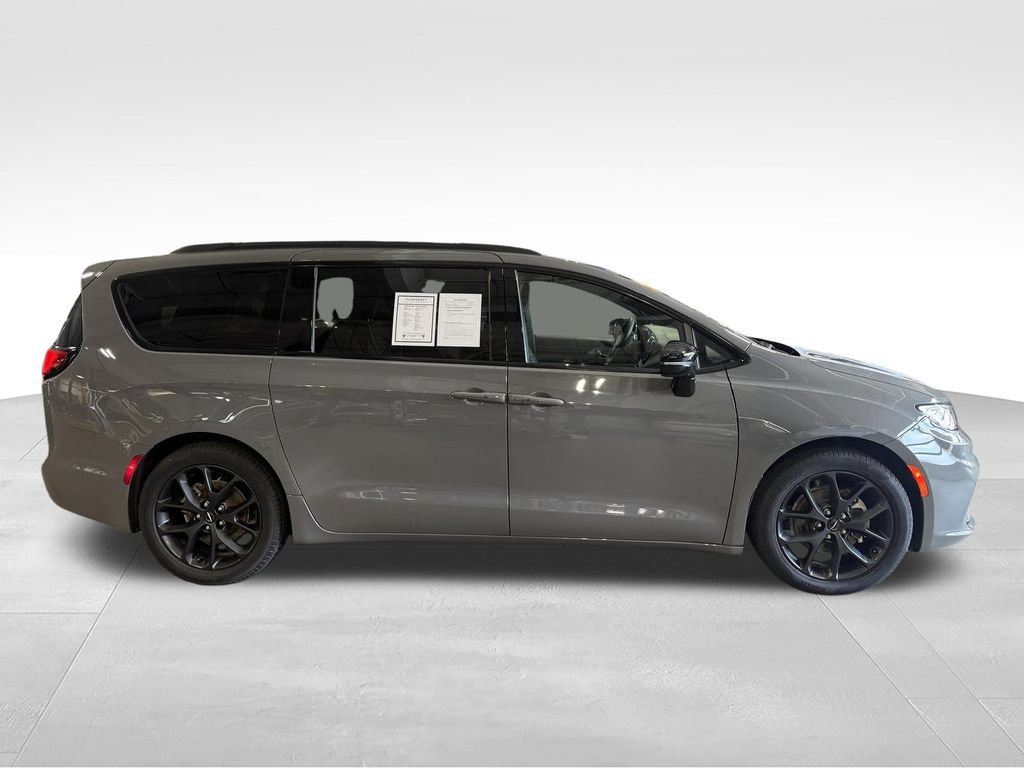 Used 2025 Chrysler Pacifica Limited FWD image 30