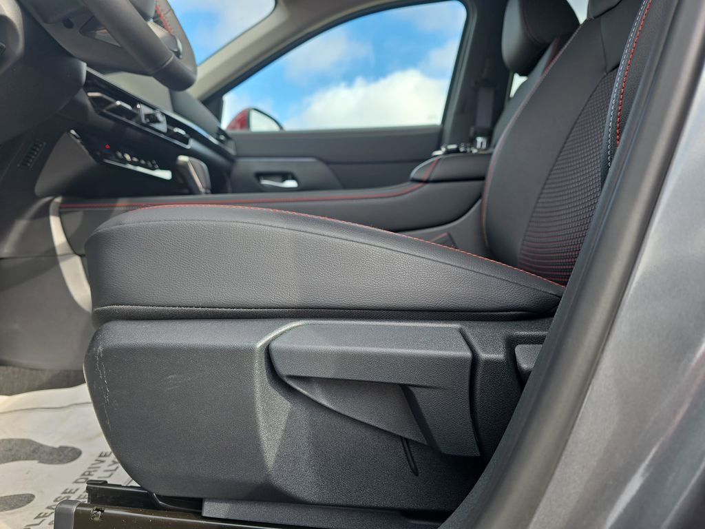 New 2026 Nissan Kicks SR FWD image 32