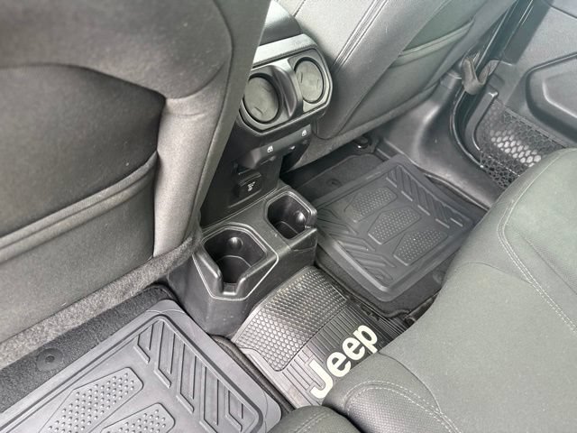 Used 2018 Jeep Wrangler Unlimited Sahara AWD/4WD image 30