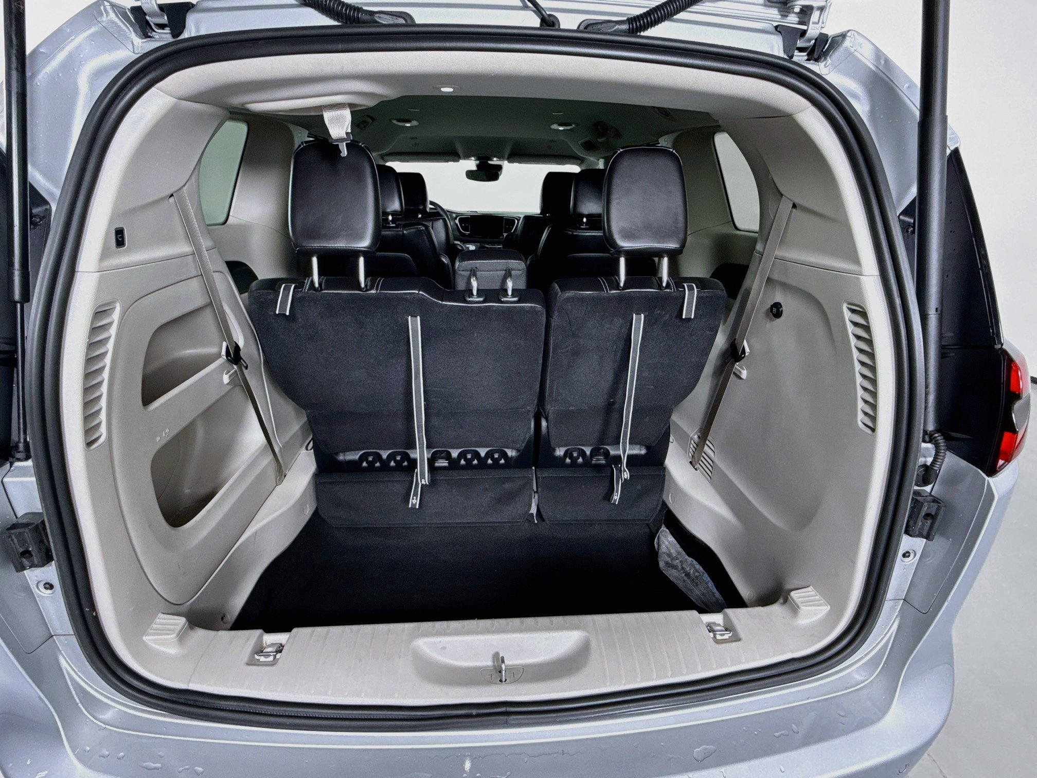 Used 2024 Chrysler Pacifica Touring-L FWD image 25