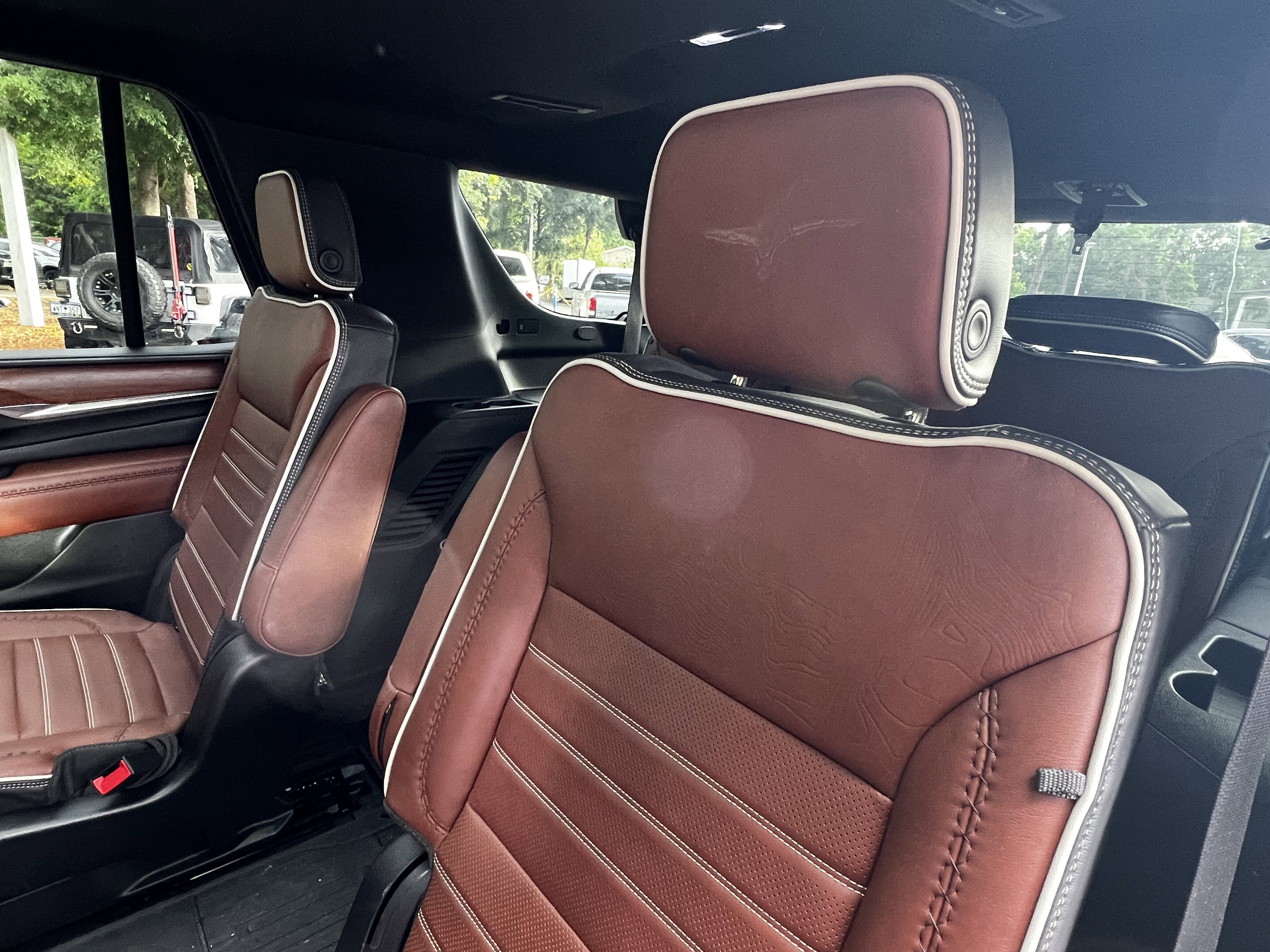 Used 2023 GMC Yukon Denali Ultimate AWD/4WD image 36