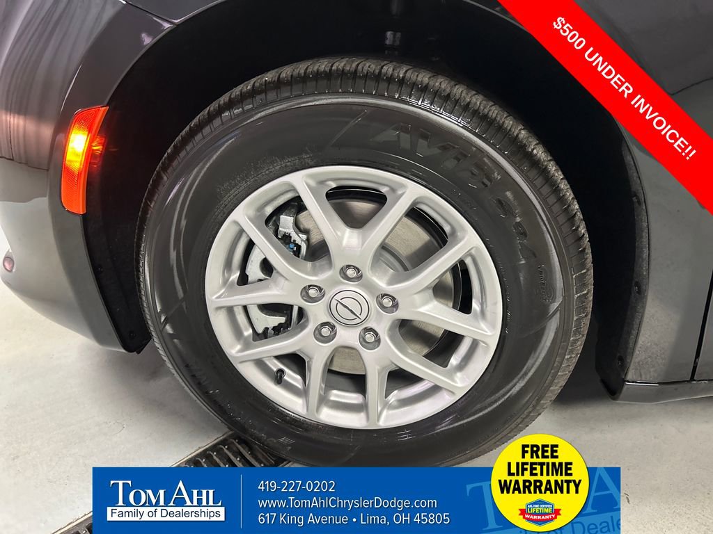 New 2026 Chrysler Voyager LX image 9