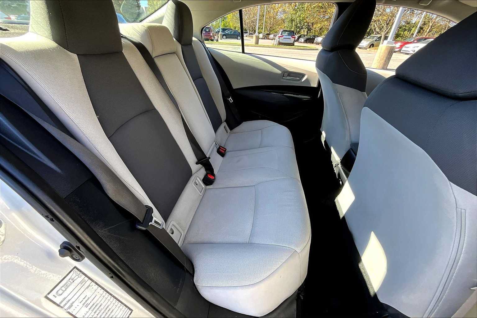 Used 2022 Toyota Corolla LE FWD image 19