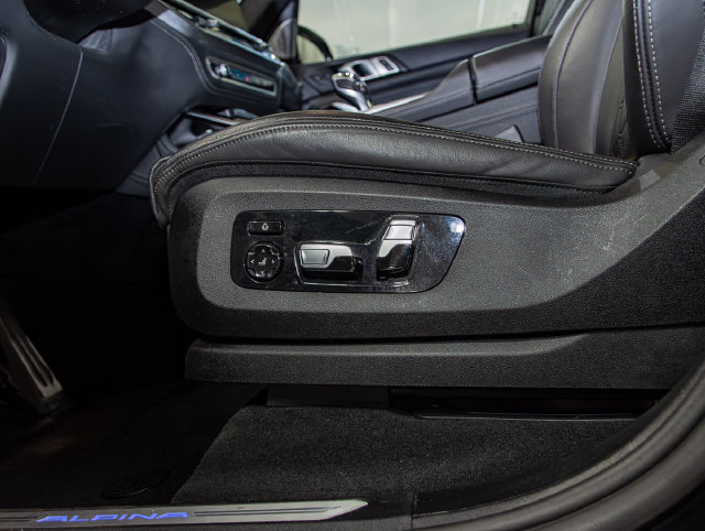 Used 2024 BMW ALPINA XB7 AWD/4WD image 11