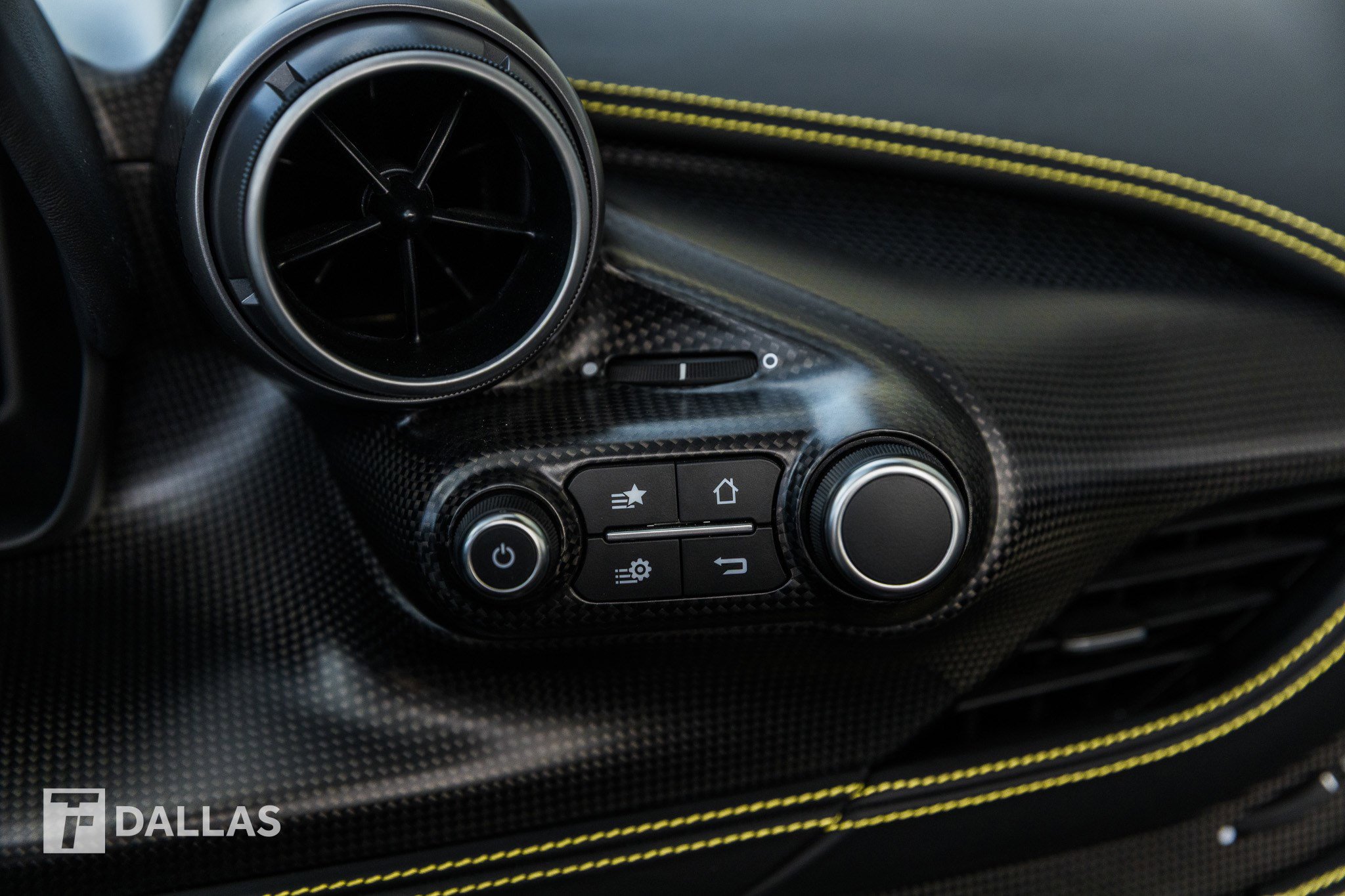 Used 2021 Ferrari F8 Tributo image 28