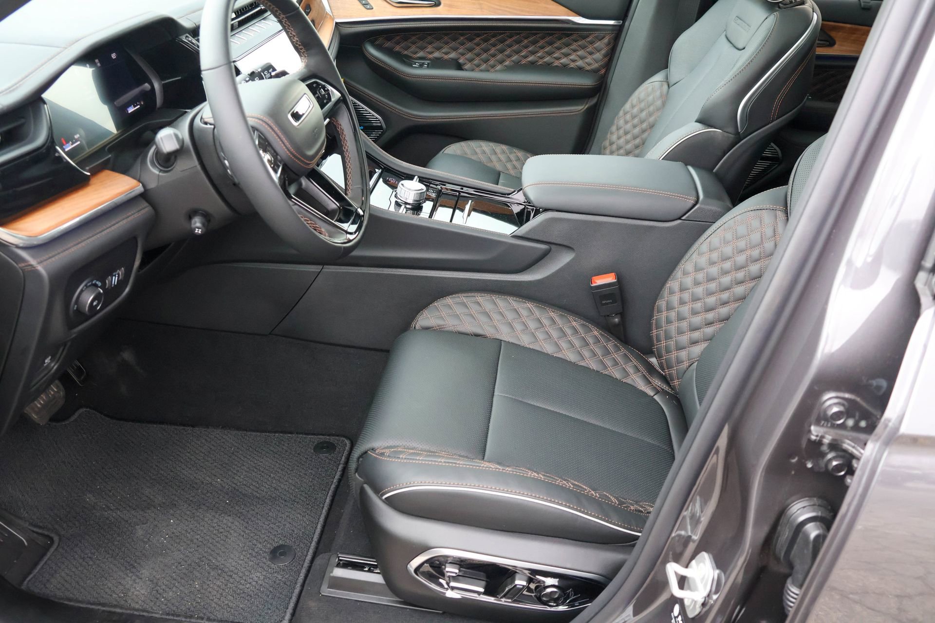 New 2026 Jeep Grand Cherokee Summit w/ Obsidian Package image 5