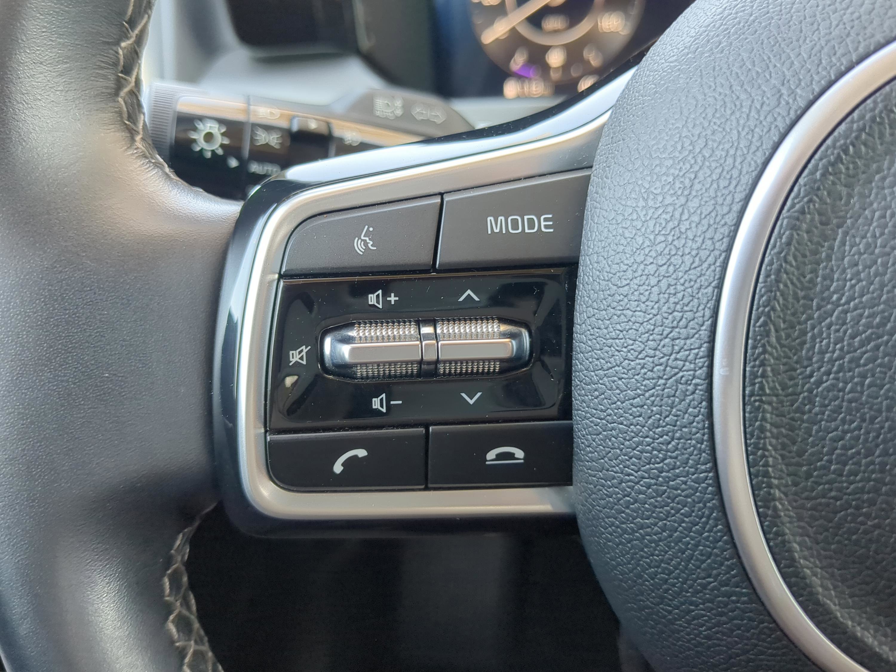 Certified 2023 Kia Sorento SX image 22