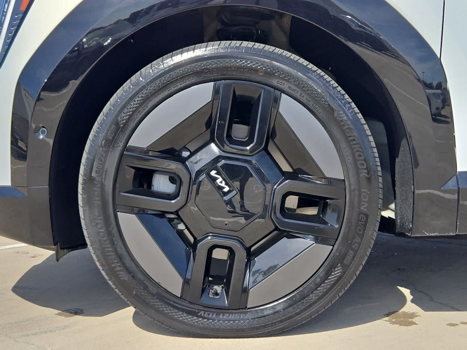 Certified 2024 Kia EV9 GT-Line AWD/4WD image 12