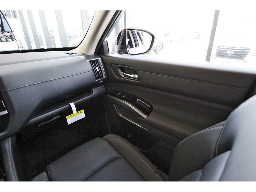 New 2026 Nissan Pathfinder SL image 8