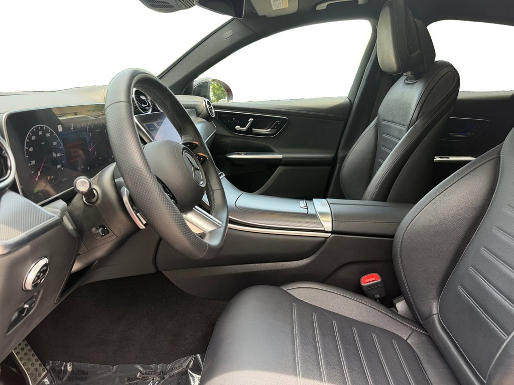 Used 2024 Mercedes-Benz GLC 300 4MATIC image 9
