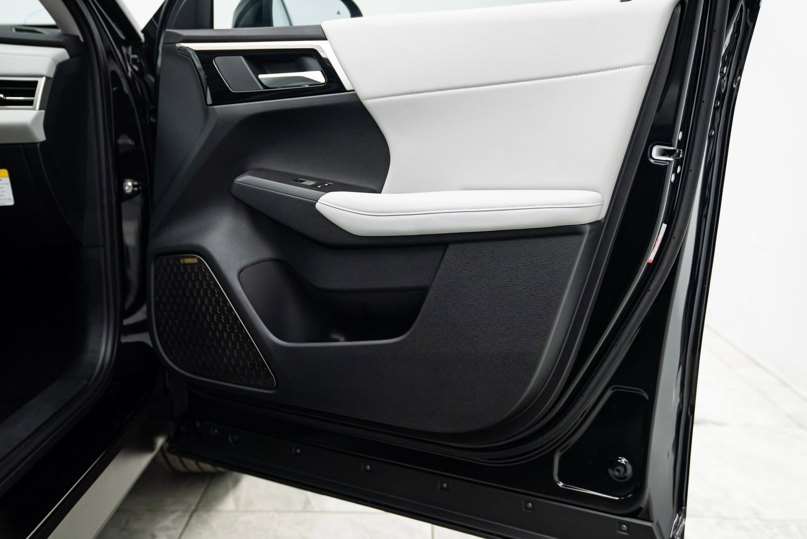 Used 2025 Mitsubishi Outlander SE image 30