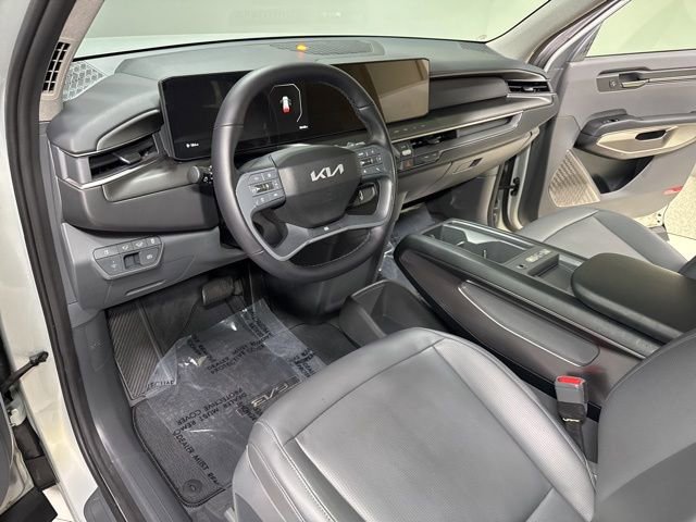 Used 2024 Kia EV9 Light RWD image 14