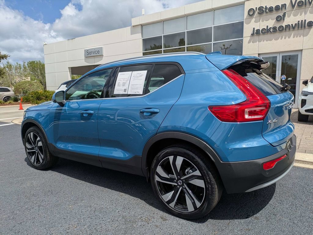 Used 2023 Volvo XC40 B5 Plus w/ Protection Package Premier image 4