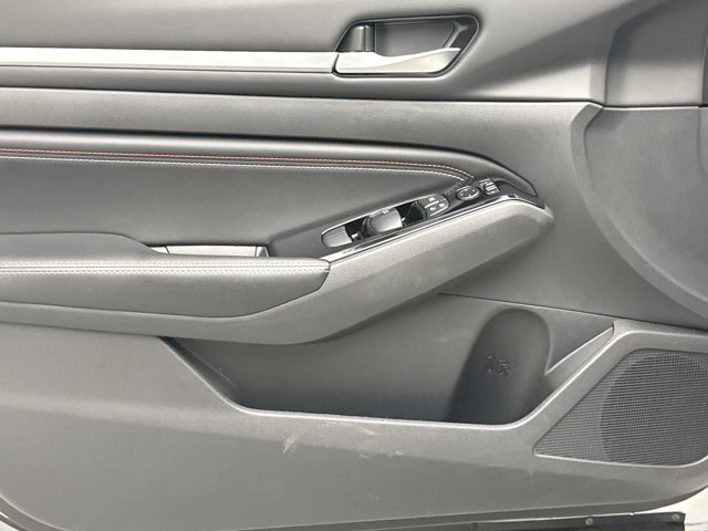 Used 2023 Nissan Altima 2.5 SR w/ SR Premium Package FWD image 9