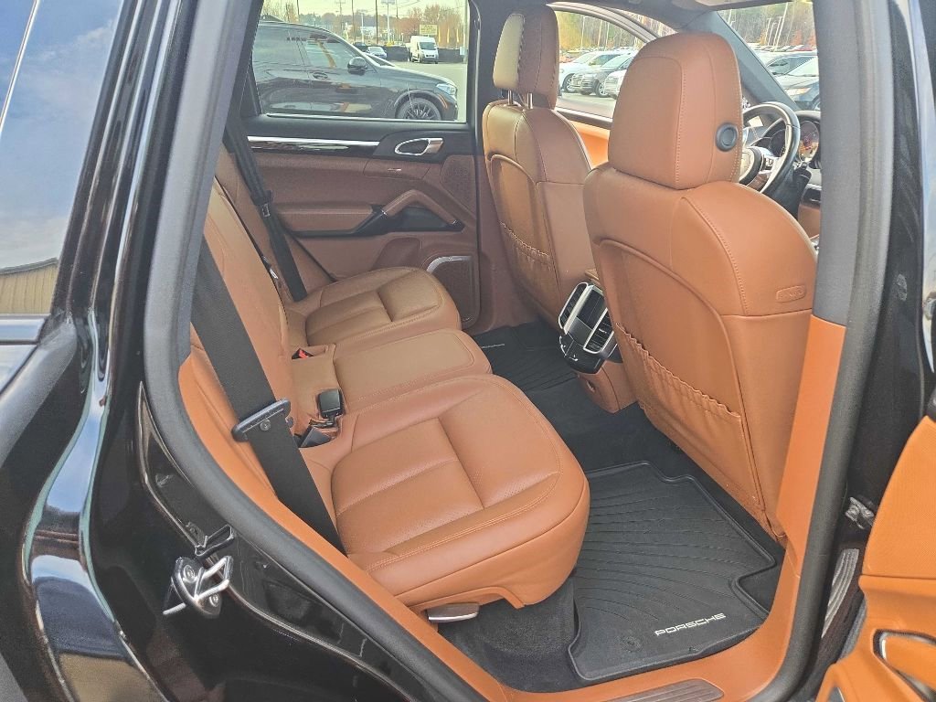 Used 2017 Porsche Cayenne Platinum Edition image 32