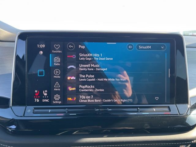 Used 2024 Volkswagen Atlas Cross Sport SE image 17