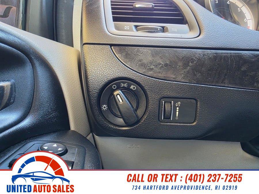 Used 2014 Dodge Grand Caravan American Value Package w/ UConnect Hands-Free Group FWD image 18