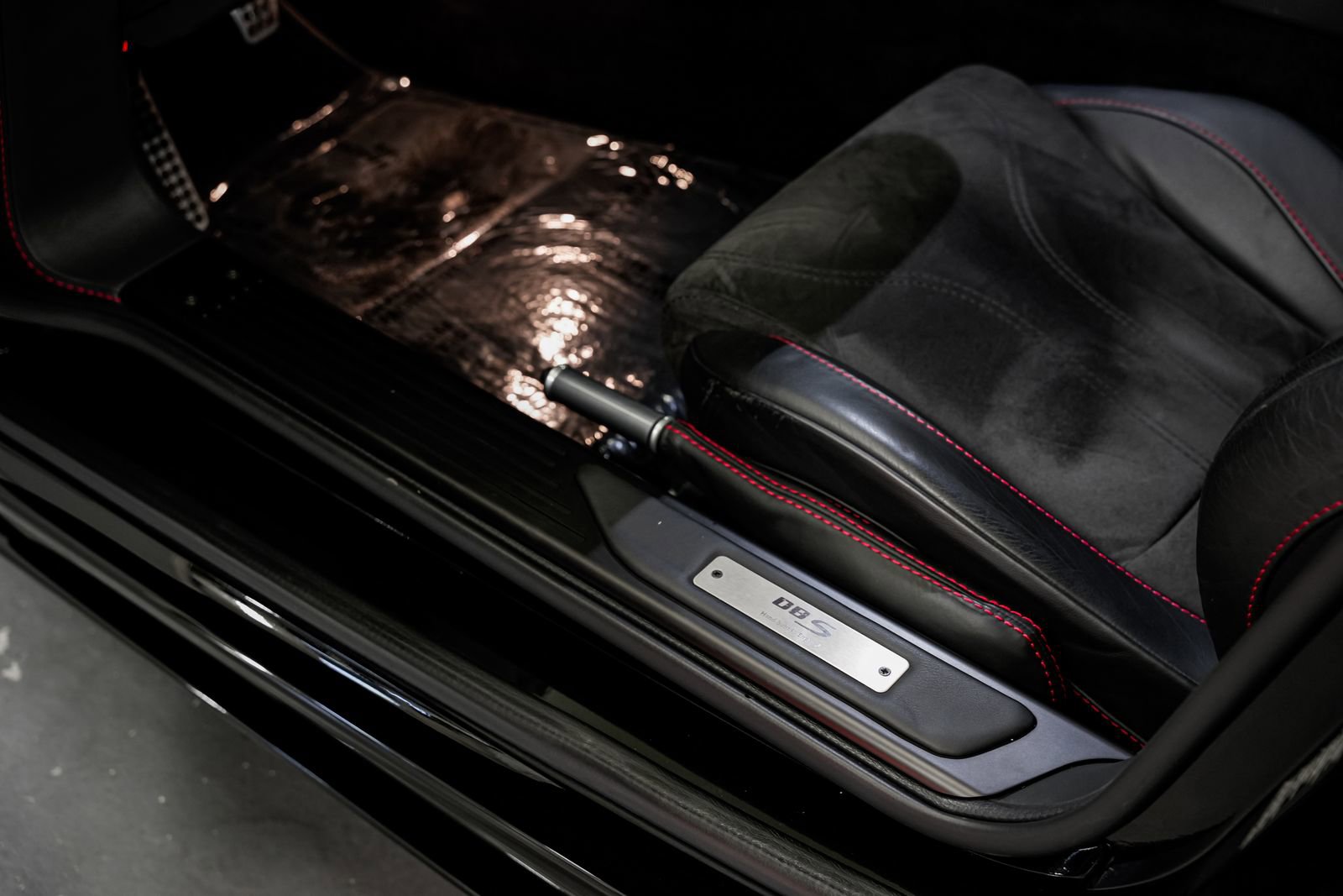 Used 2009 Aston Martin DBS Coupe RWD image 21