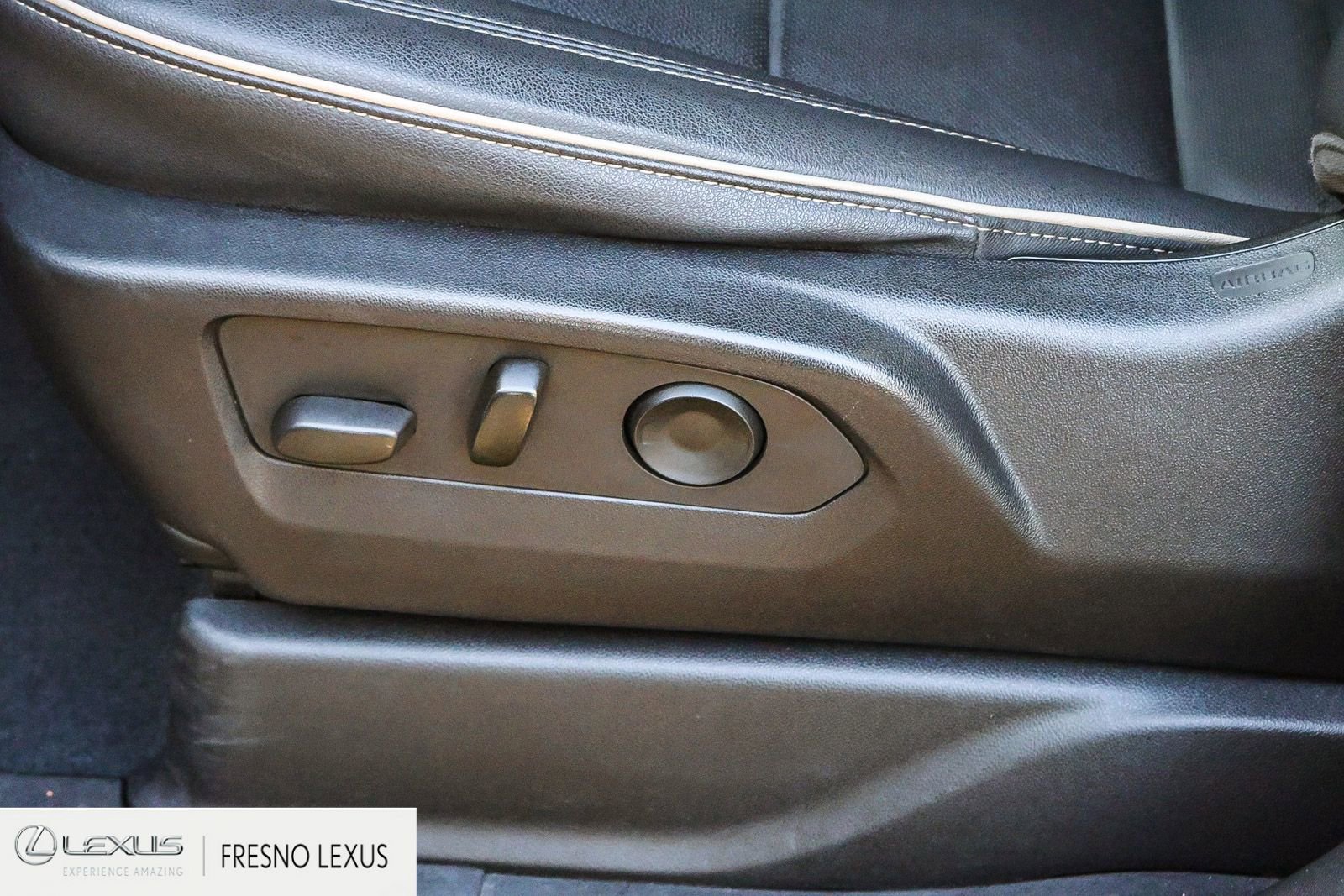 Used 2022 GMC Yukon SLT w/ SLT Premium Package image 21