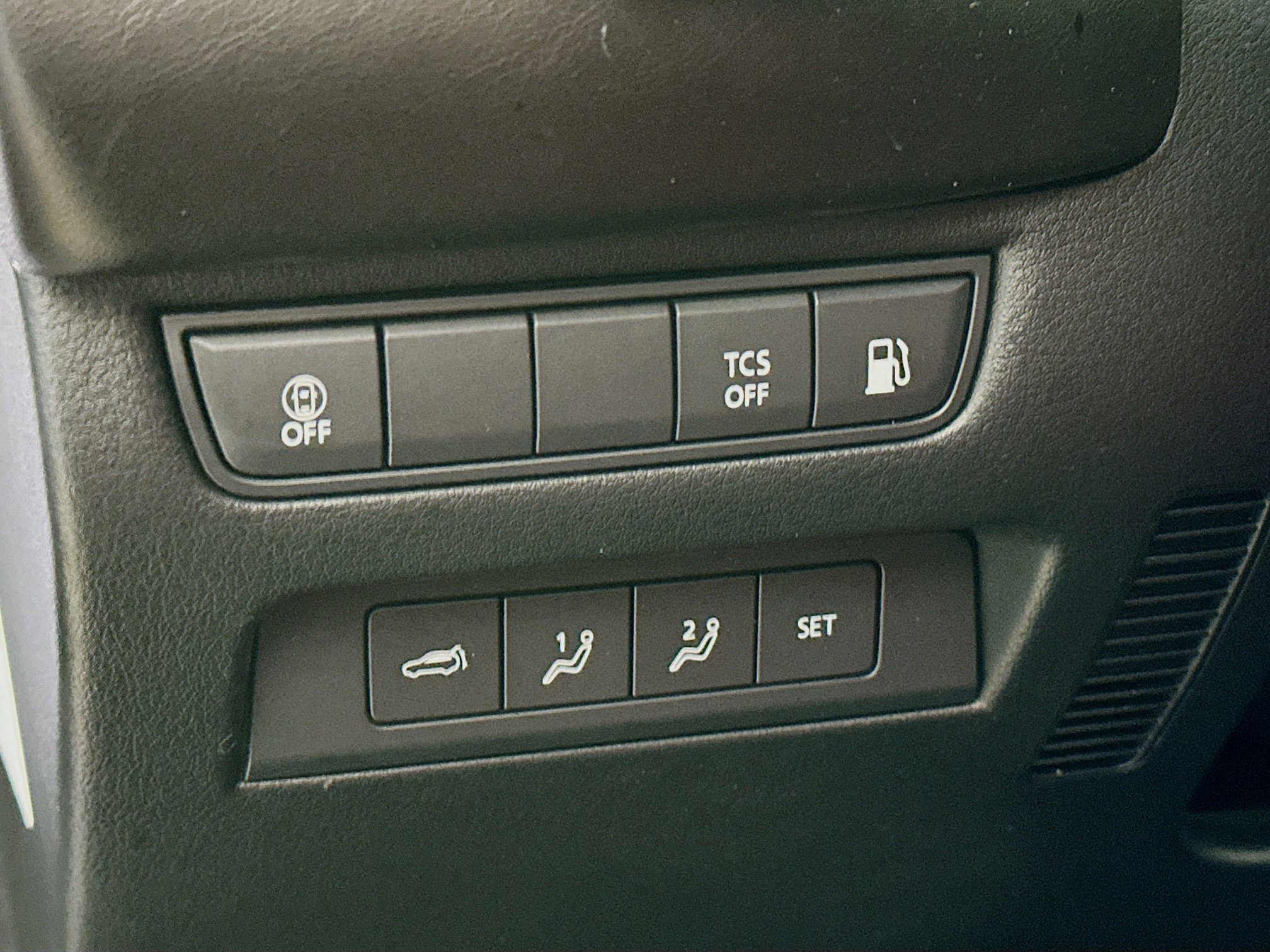 Used 2025 MAZDA CX-50 AWD 2.5 Hybrid w/ Premium Pkg image 16