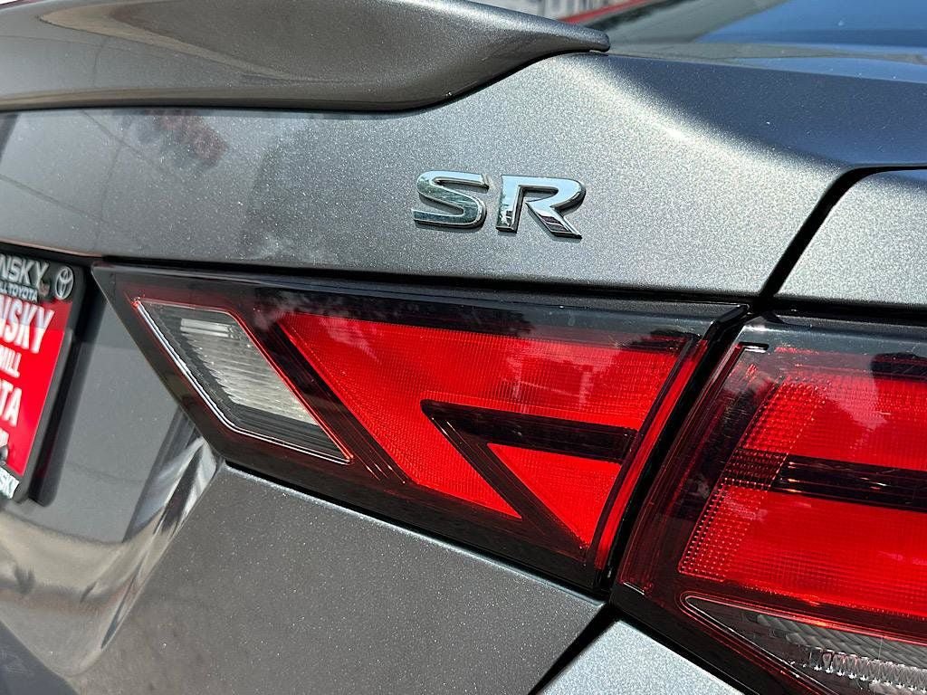 Used 2021 Nissan Sentra SR w/ SR Premium Package FWD image 7
