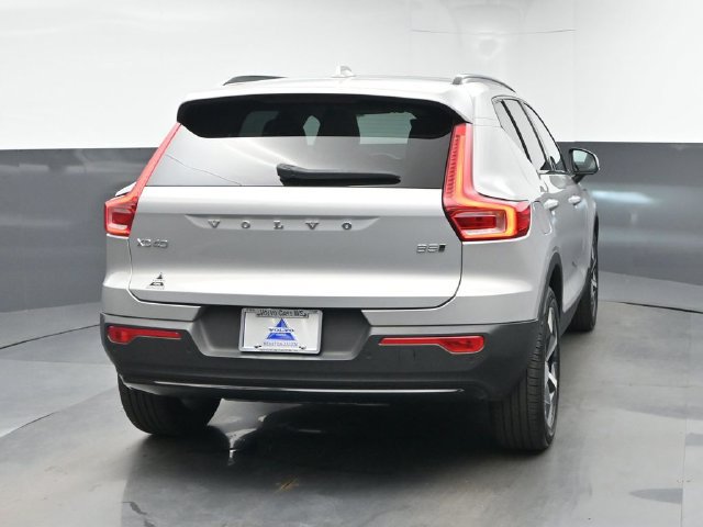 Used 2024 Volvo XC40 B5 Plus AWD/4WD image 8