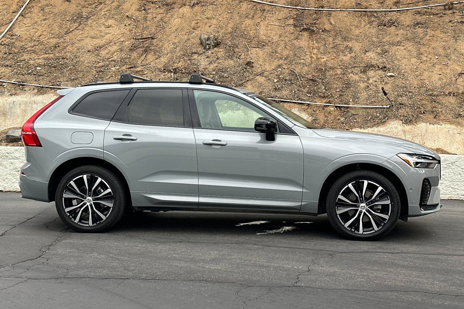 Certified 2024 Volvo XC60 B5 Plus w/ Protection Package Premier AWD/4WD image 3