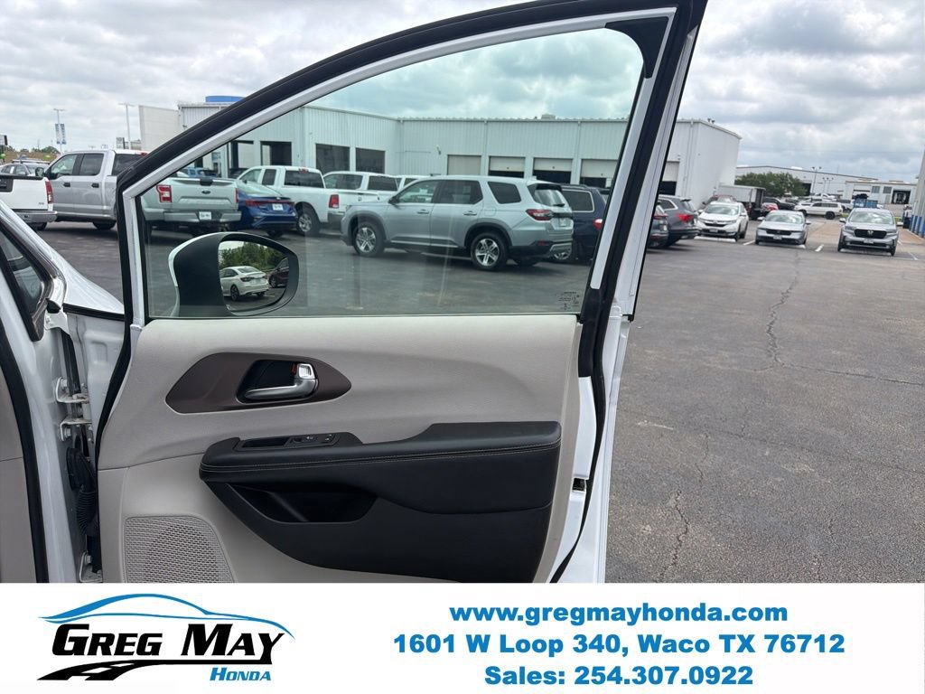Used 2021 Chrysler Voyager Lxi FWD image 29