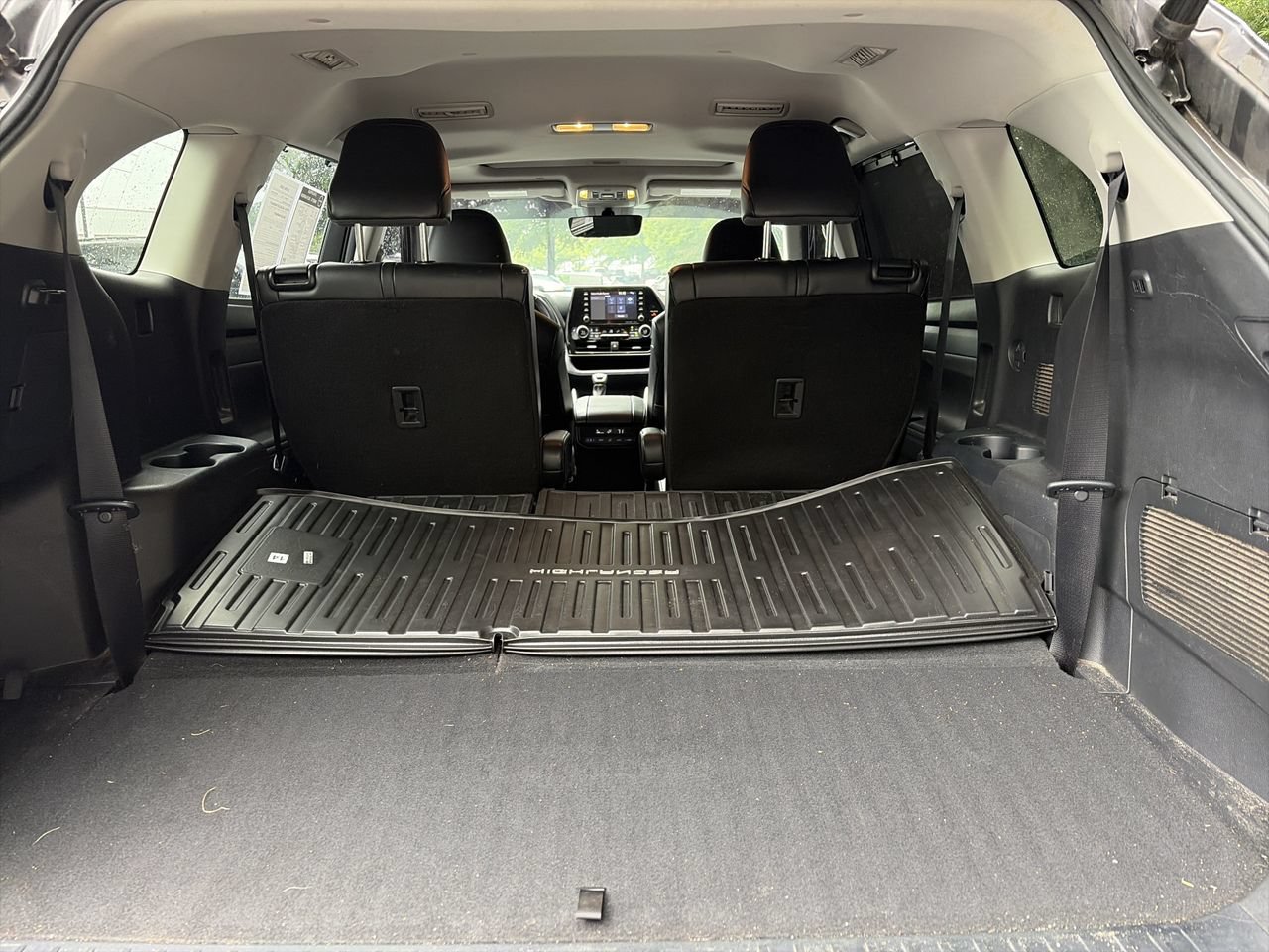 Used 2022 Toyota Highlander XLE FWD image 31