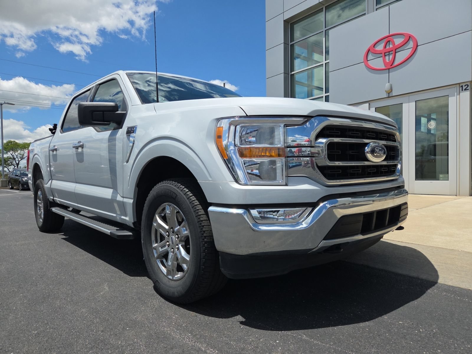 Used 2022 Ford F150 XLT w/ Equipment Group 301A Mid AWD/4WD image 43