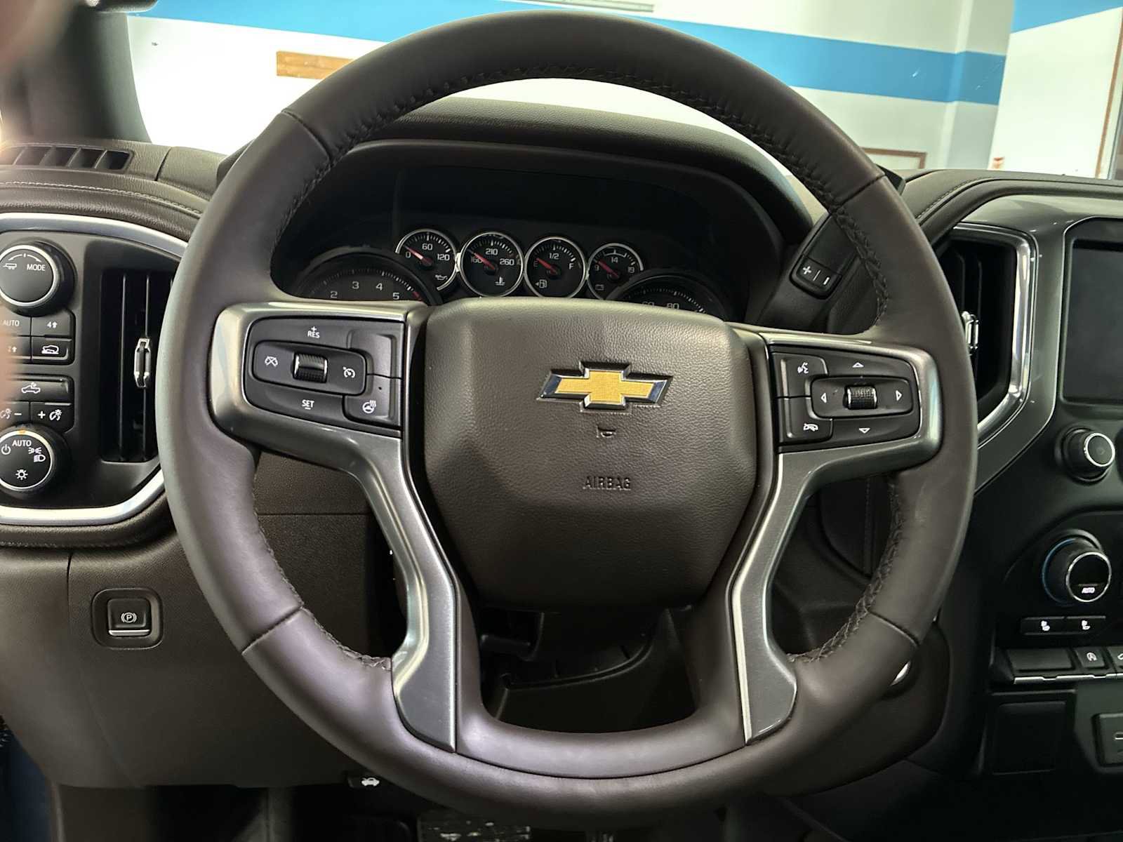 Used 2022 Chevrolet Silverado 1500 LT image 11