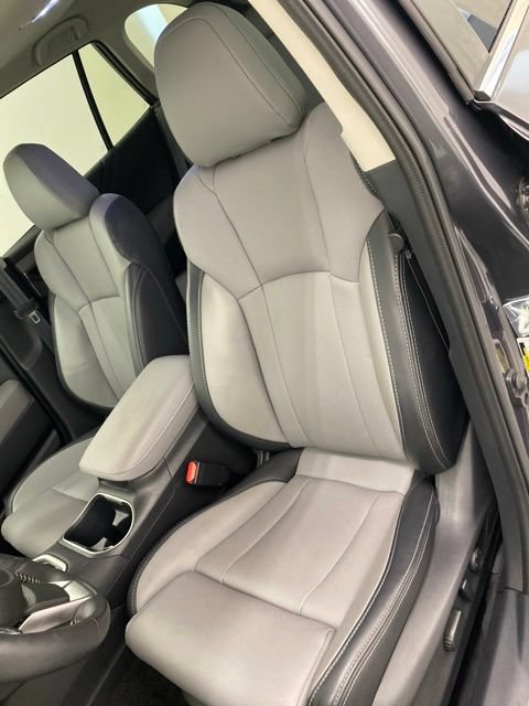 Used 2025 Subaru Outback Limited AWD/4WD image 12