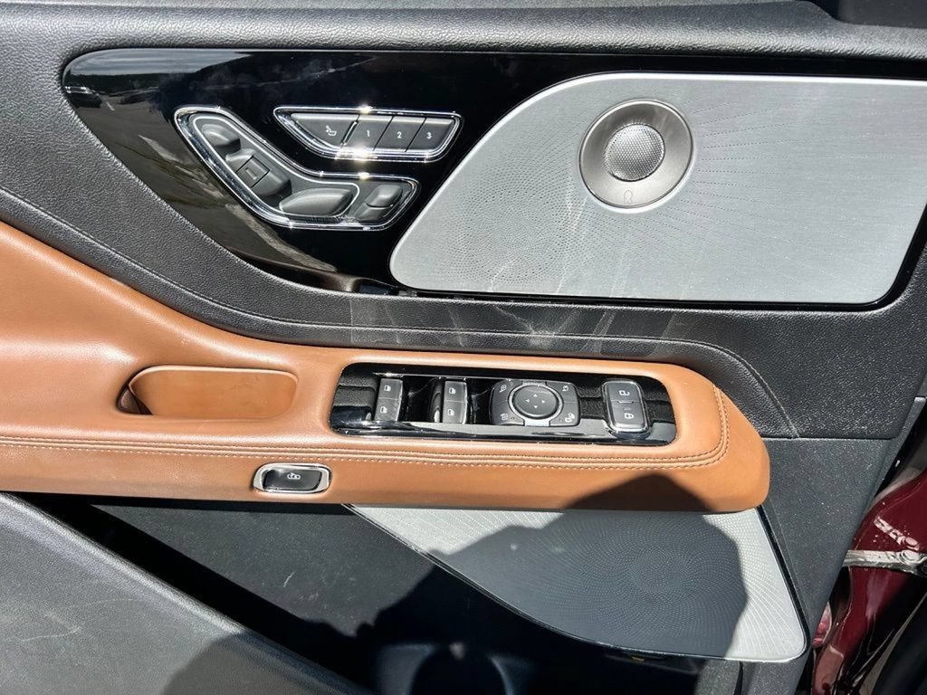 Used 2020 Lincoln Aviator Reserve w/ Equipment Group 201A AWD/4WD image 16
