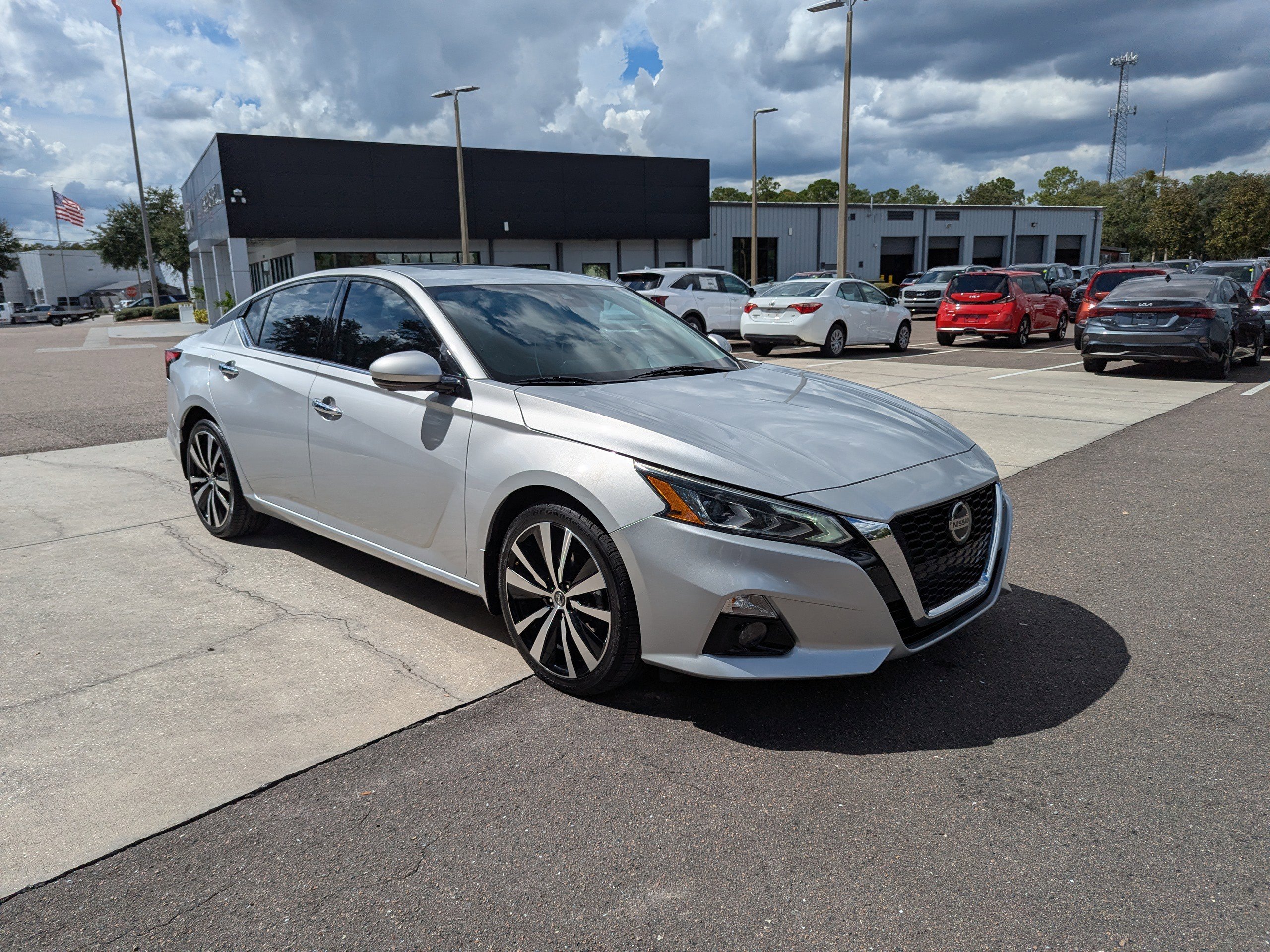 Used 2019 Nissan Altima 2.5 Platinum image 2