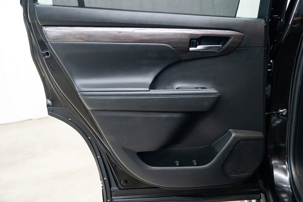 Used 2022 Toyota Highlander Limited image 25