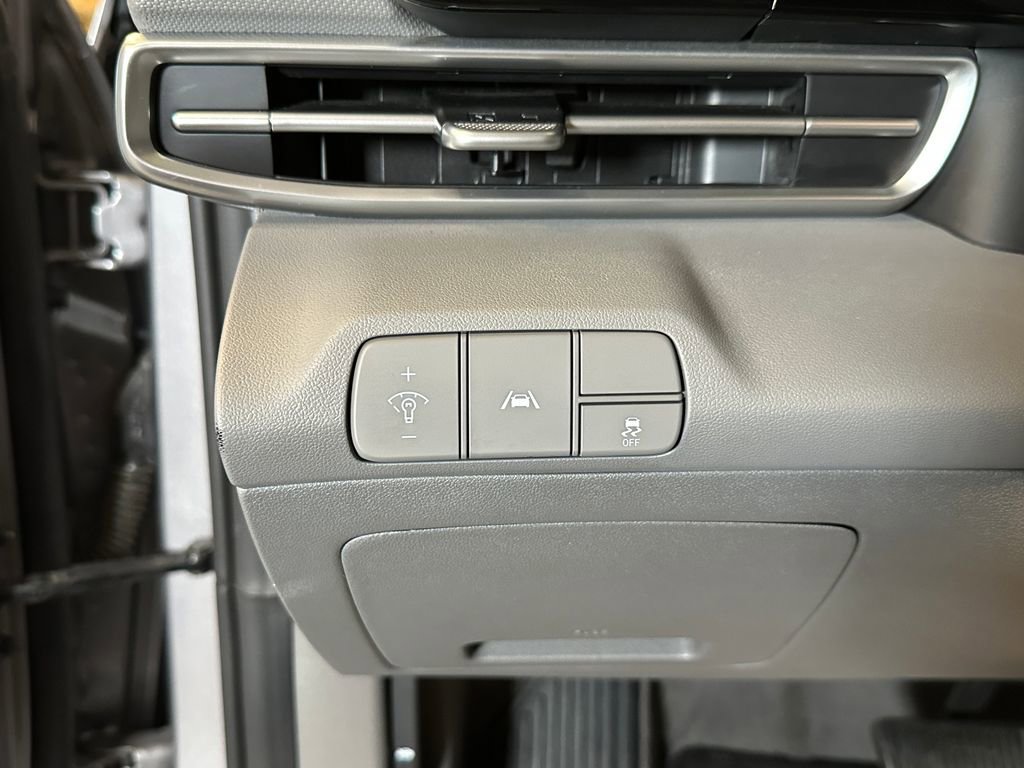 Used 2021 Hyundai Elantra SEL w/ Convenience + Premium Package image 18