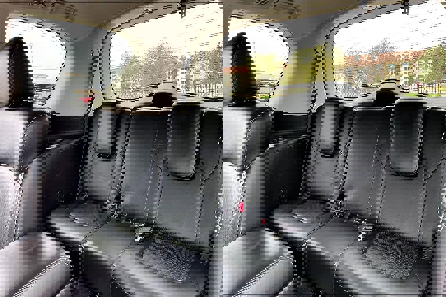 Used 2015 INFINITI QX80 w/ Deluxe Technology Package image 34