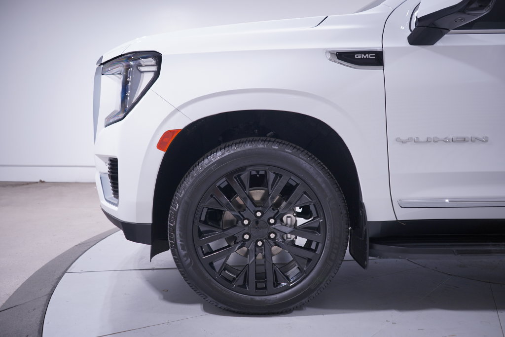 Used 2023 GMC Yukon XL SLT w/ SLT Luxury Package RWD image 2