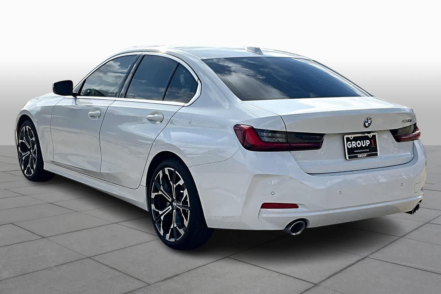 Used 2025 BMW 330i Sedan w/ Convenience Package RWD image 9