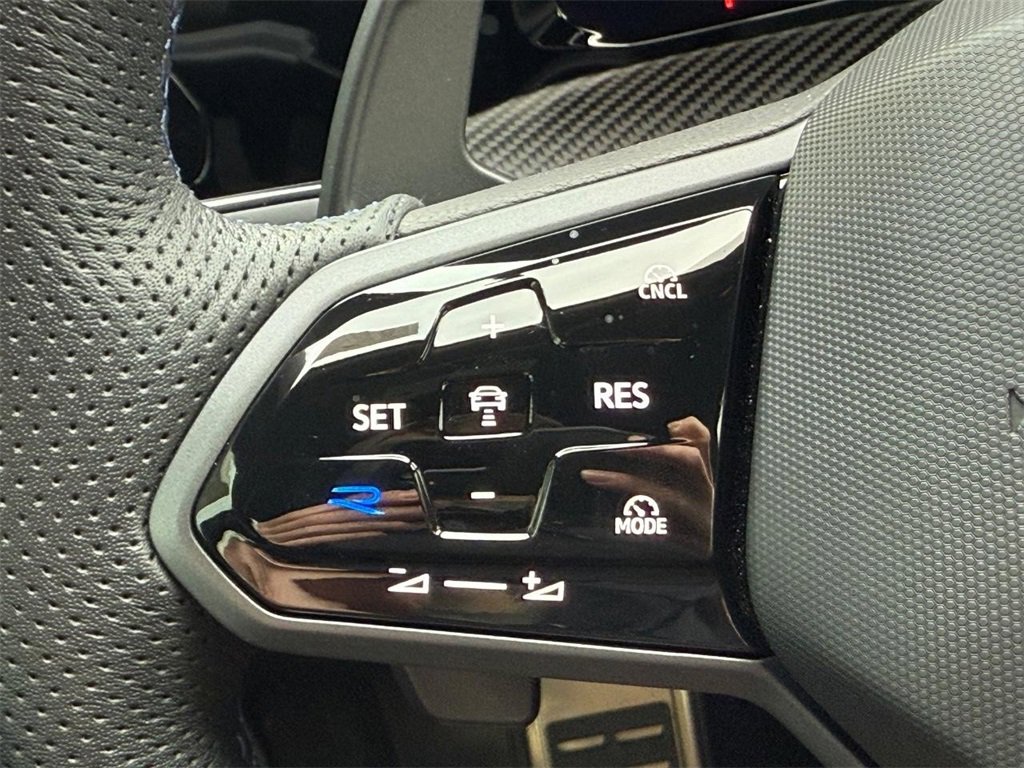 Used 2025 Volkswagen Golf R Black Edition image 16