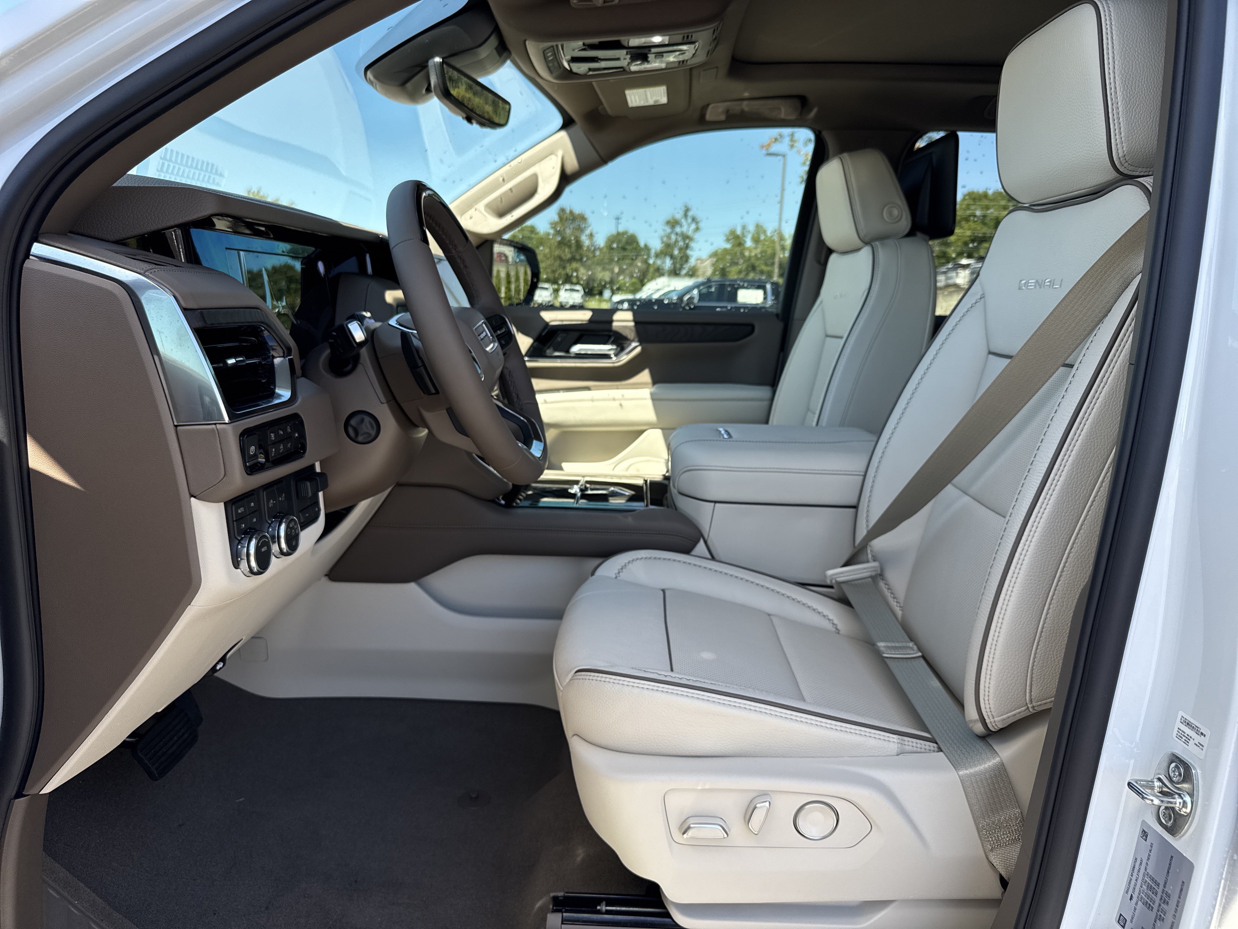 New 2026 GMC Yukon XL Denali w/ Denali Reserve Package AWD/4WD image 17