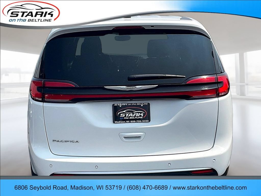 Used 2025 Chrysler Pacifica Select FWD image 5