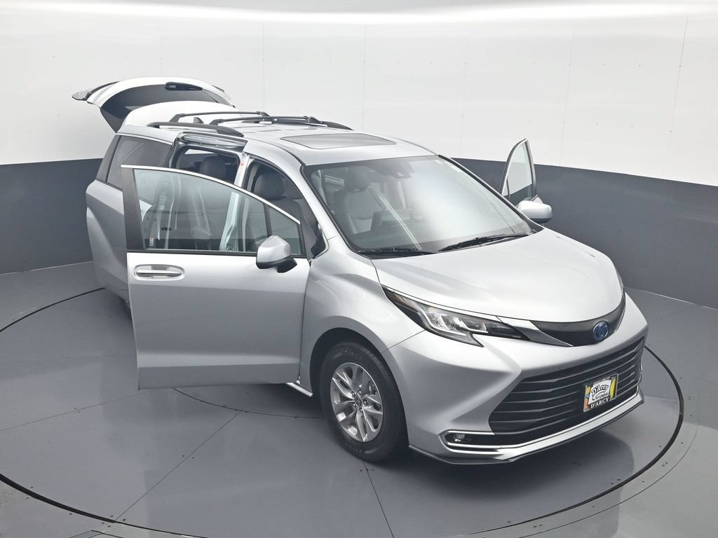 Used 2022 Toyota Sienna XLE w/ XLE Plus Package AWD/4WD image 31