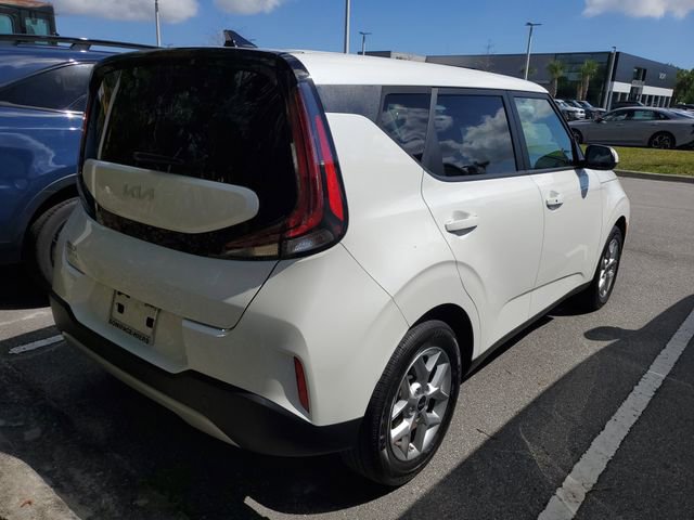 Certified 2024 Kia Soul S image 4
