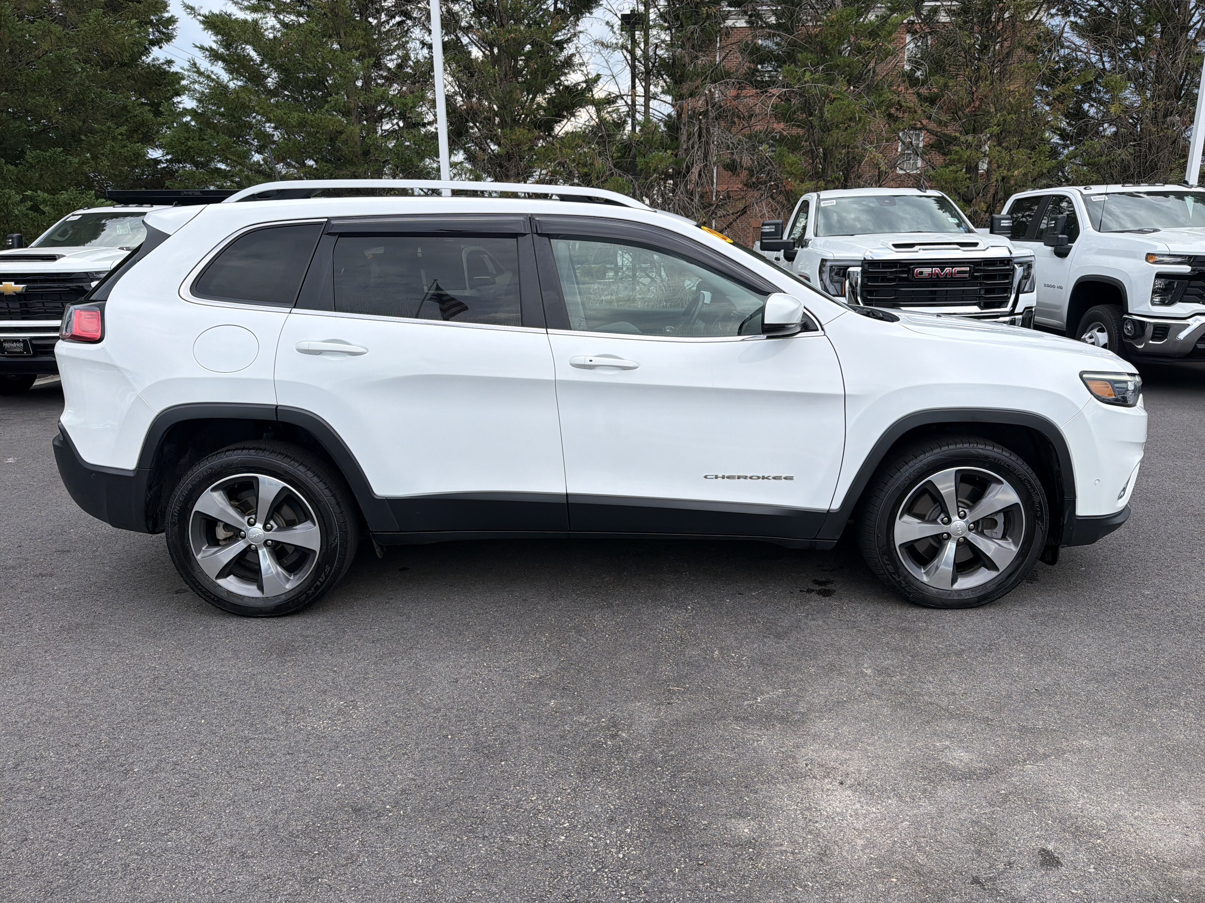 Used 2020 Jeep Cherokee Limited w/ Technology Group FWD image 11