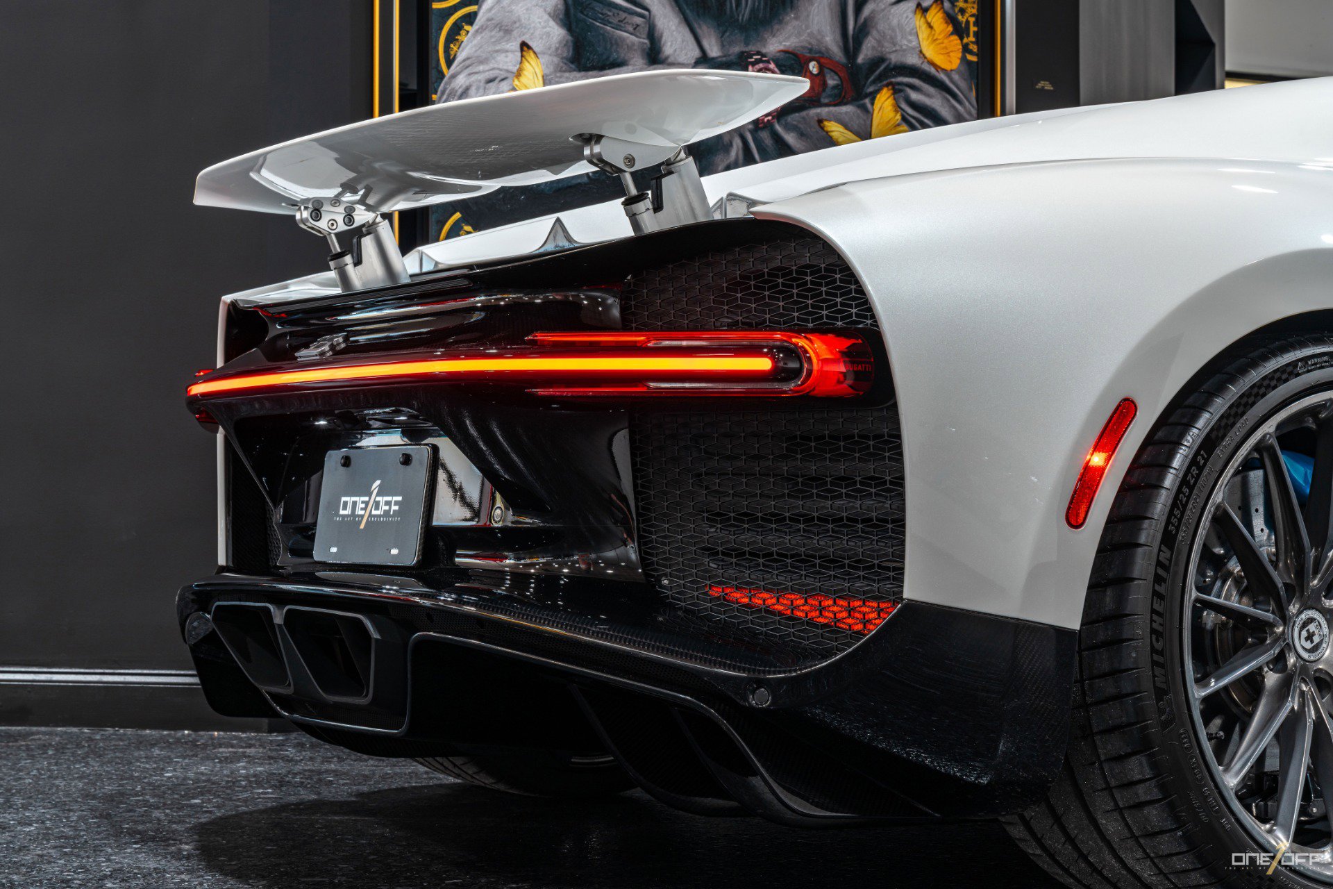 Used 2019 Bugatti Chiron image 32