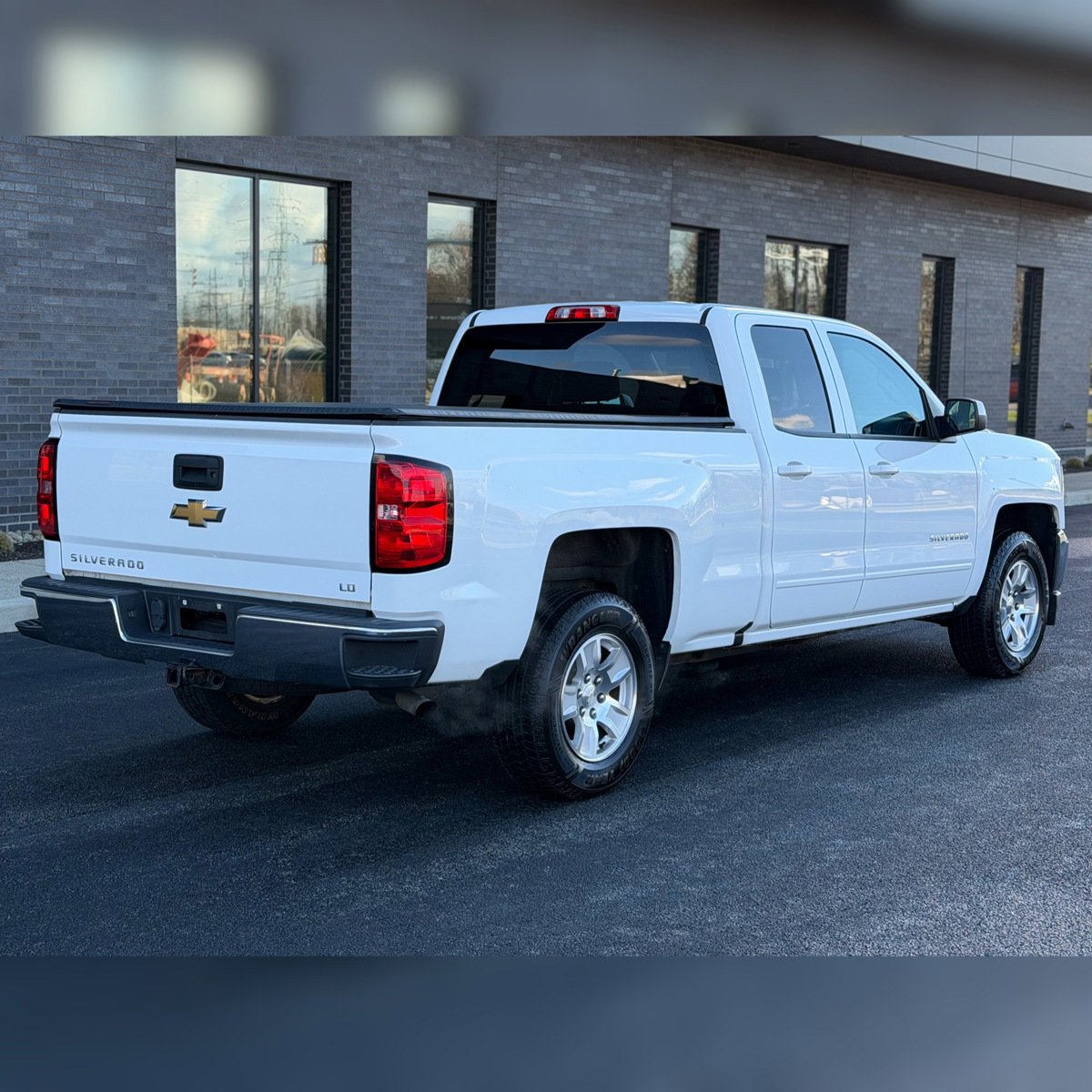 Used 2019 Chevrolet Silverado 1500 LT image 2