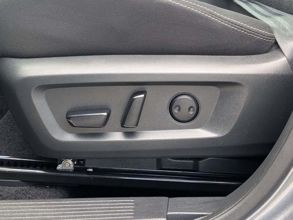 Used 2025 Nissan Rogue SV FWD image 20