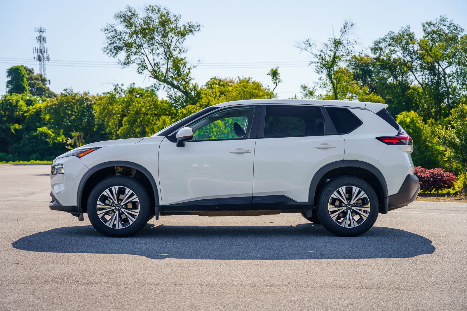 Used 2023 Nissan Rogue SV FWD image 4